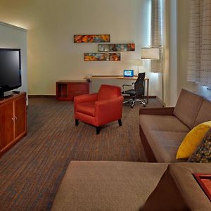 One-Bedroom Suite King or Queen bed